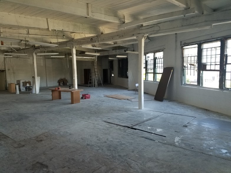 More Photos Of 60 Dickerson St, Newark Light Manufacturing For Lease