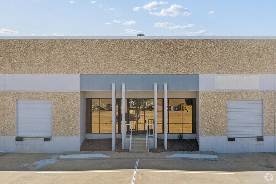 More Photos Of 2200 Denton Dr, Austin Unknown For Lease