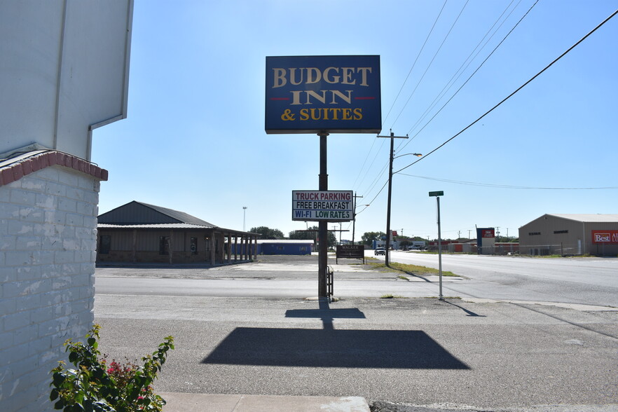 More Photos Of 512 E Riley St, Freer Hospitality For Sale