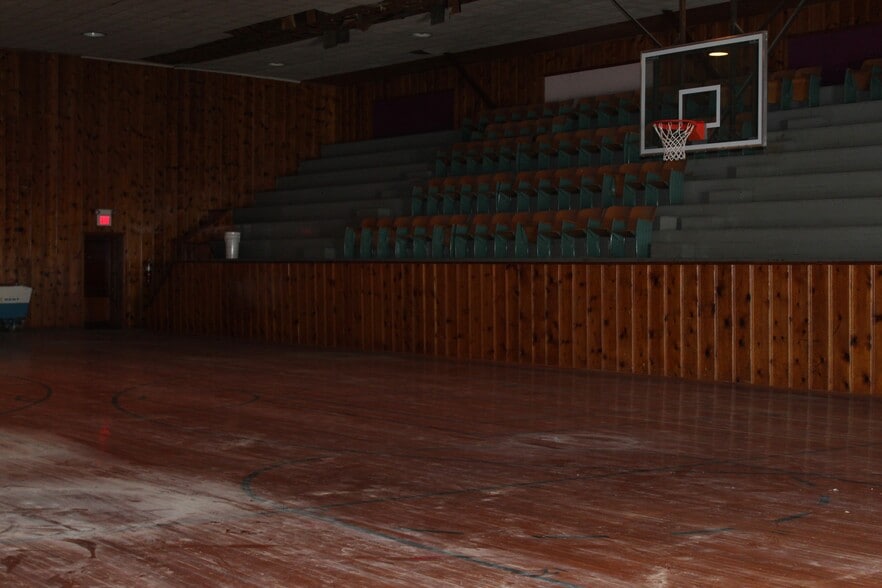 More Photos Of 1871 Elm, Waynoka Sports And Entertainment For Sale