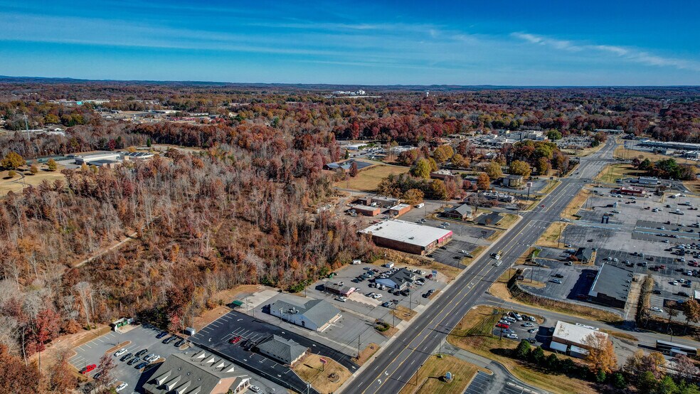 More Photos Of 247 W Kings Hwy, Eden Storefront Retail Office For Sale