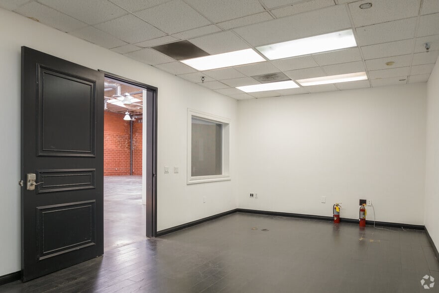 More Photos Of 151-153 W Rosecrans Ave, Gardena Warehouse For Lease