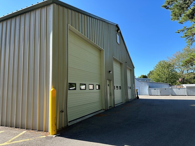 More Photos Of 2092 Broadway, South Portland Self Storage For Lease