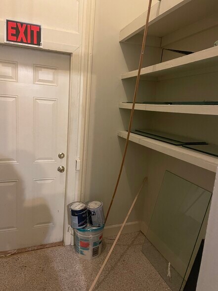 More Photos Of 315 Main Ave, Northport Office Residential For Lease