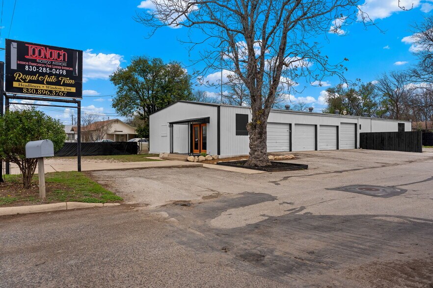 More Photos Of 2610 Memorial Blvd, Kerrville Industrial For Sale