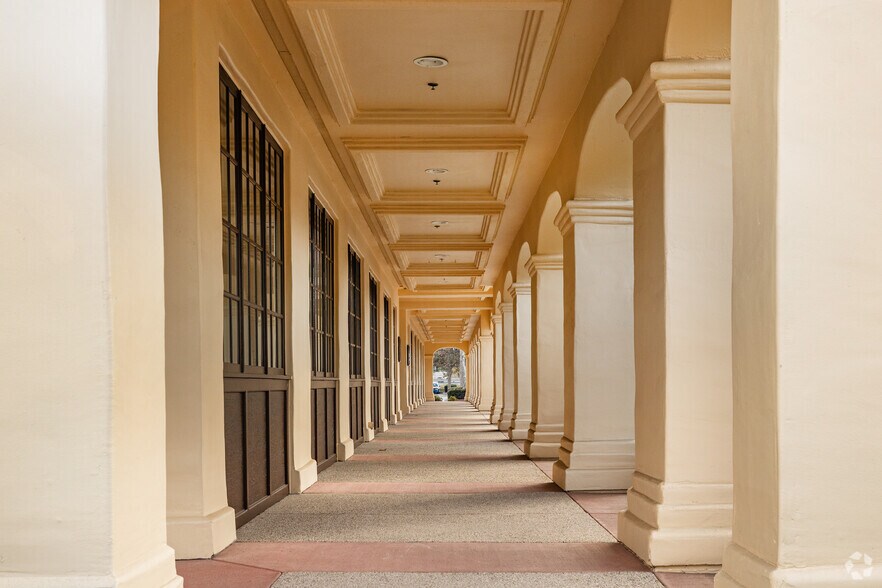 More Photos Of 771 E Daily Dr, Camarillo Medical For Lease