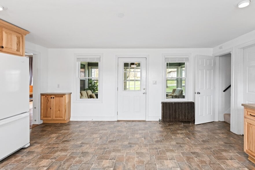 More Photos Of 211 Hanks Rd, Troy Hospitality For Sale