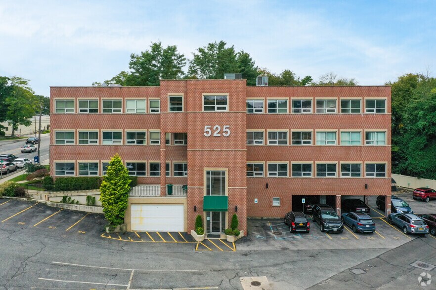More Photos Of 525 Northern Blvd, Great Neck Medical For Lease