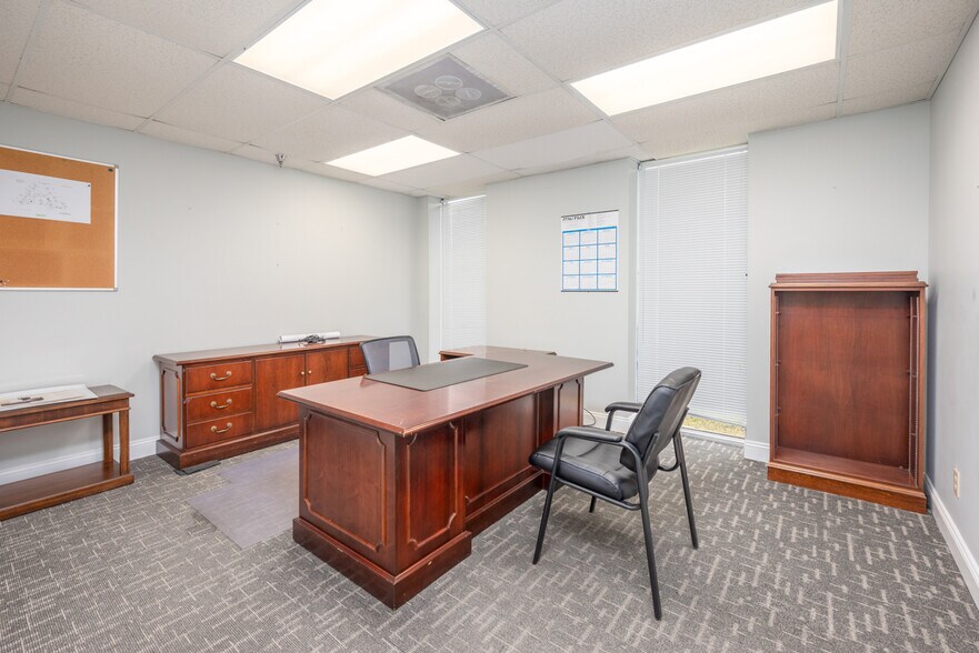 More Photos Of 221 Fabritek Dr, Columbus Manufacturing For Sale