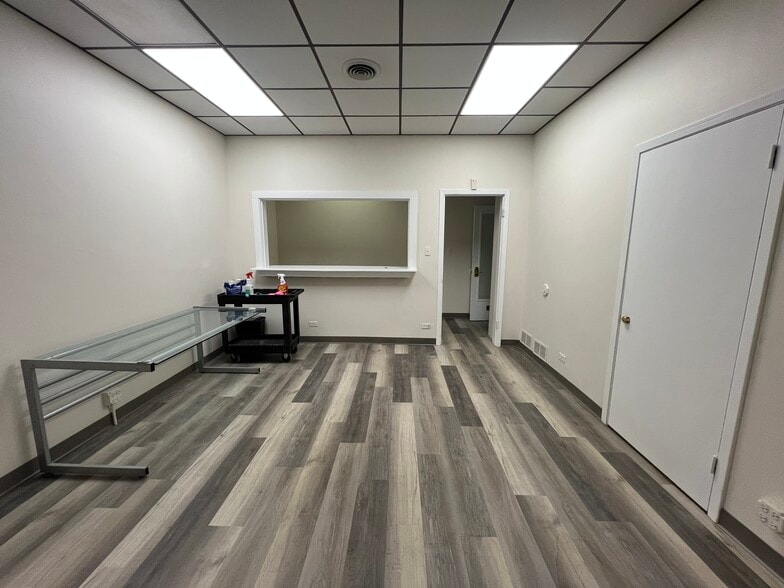 More Photos Of 116-118 S York St, Elmhurst Office For Lease