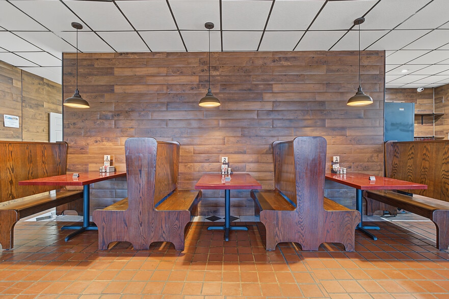 More Photos Of 1901 W Pioneer Pky, Arlington Restaurant For Sale