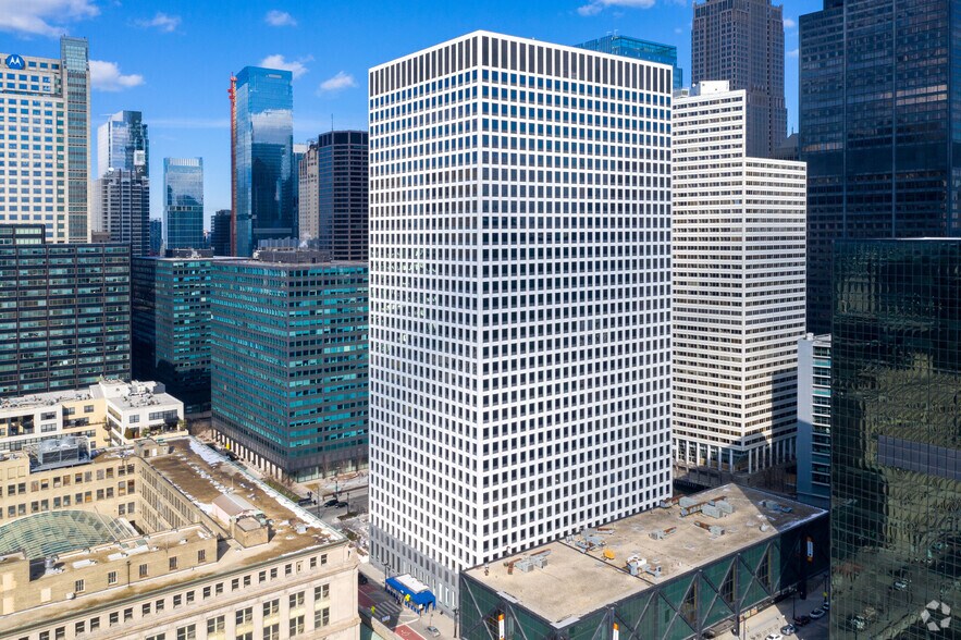 More Photos Of 222 S Riverside Plz, Chicago Office Residential For Lease