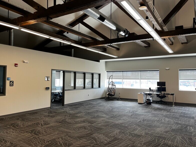 More Photos Of 142 W Main St, Uniontown Office For Lease