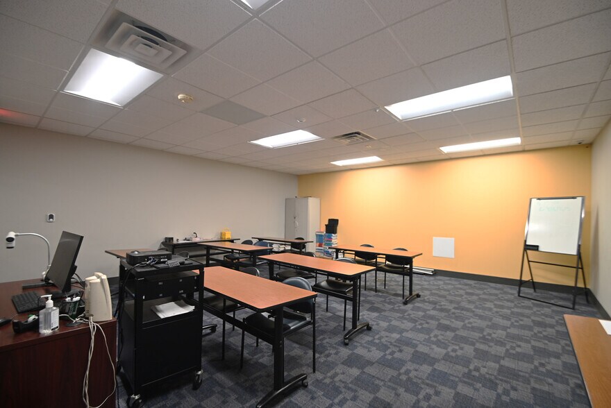 More Photos Of 1730 W North Ave, Milwaukee Medical For Sale