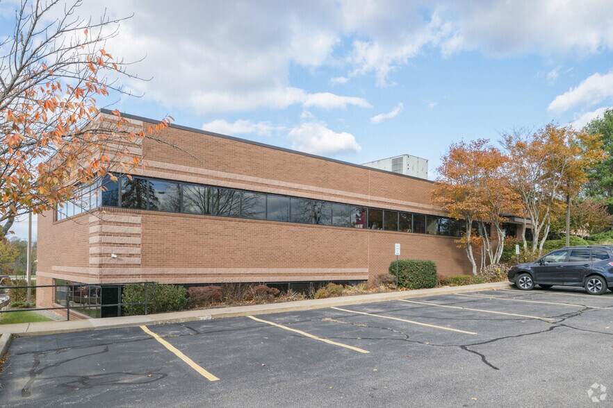 More Photos Of 360 Kingstown Rd, Narragansett Medical For Sale