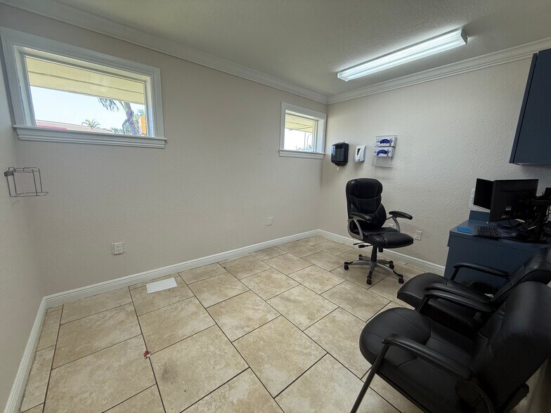 More Photos Of 9611 SW 40th St, Miami Medical For Sale