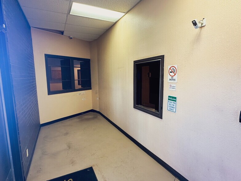 More Photos Of 140 N Cotton St, El Paso Warehouse For Lease