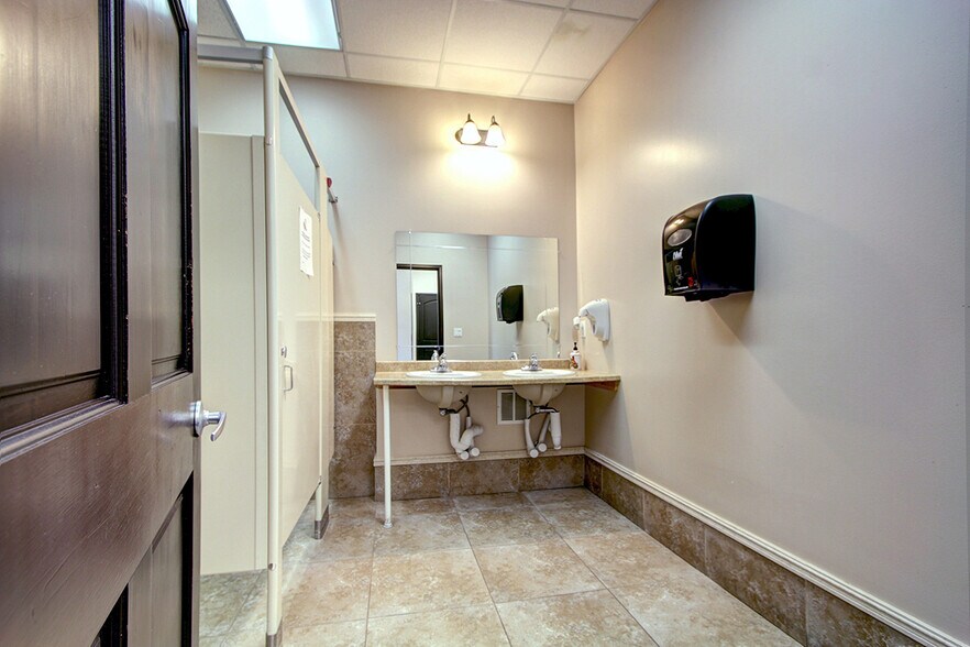 More Photos Of 11020 S Pikes Peak Dr, Parker Loft Creative Space For Lease