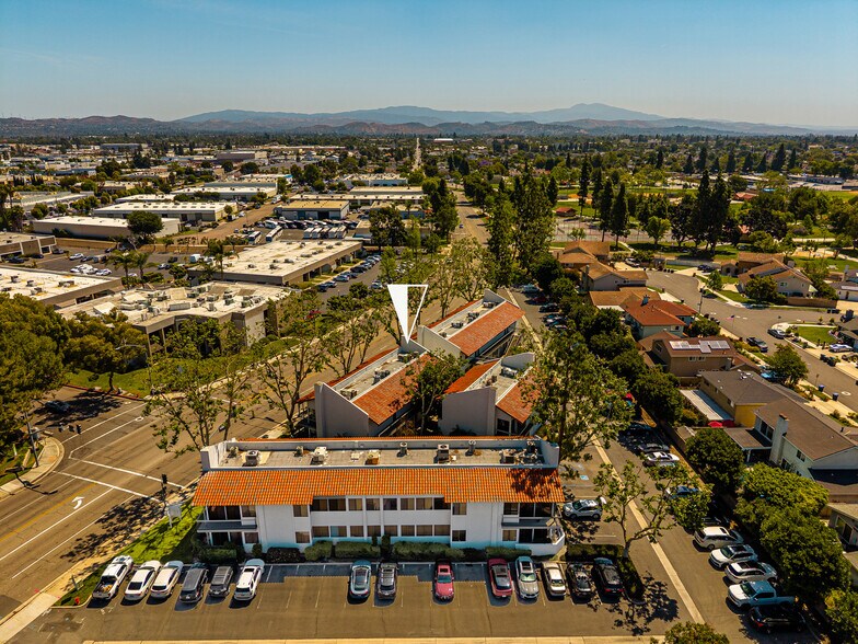 More Photos Of 1820 W Orangewood Ave, Orange Office For Lease