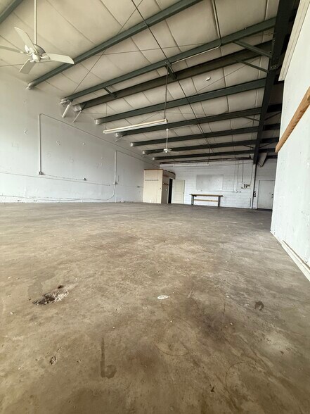 More Photos Of 1495 Seminola Blvd, Casselberry Warehouse For Lease