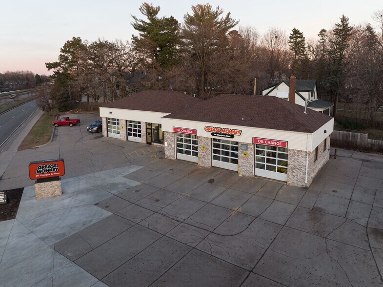 Primary Photo Of 4561 Lake Ave, White Bear Lake Auto Repair For Sale