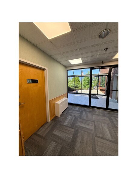 More Photos Of 131 New London Tpke, Glastonbury Medical For Lease