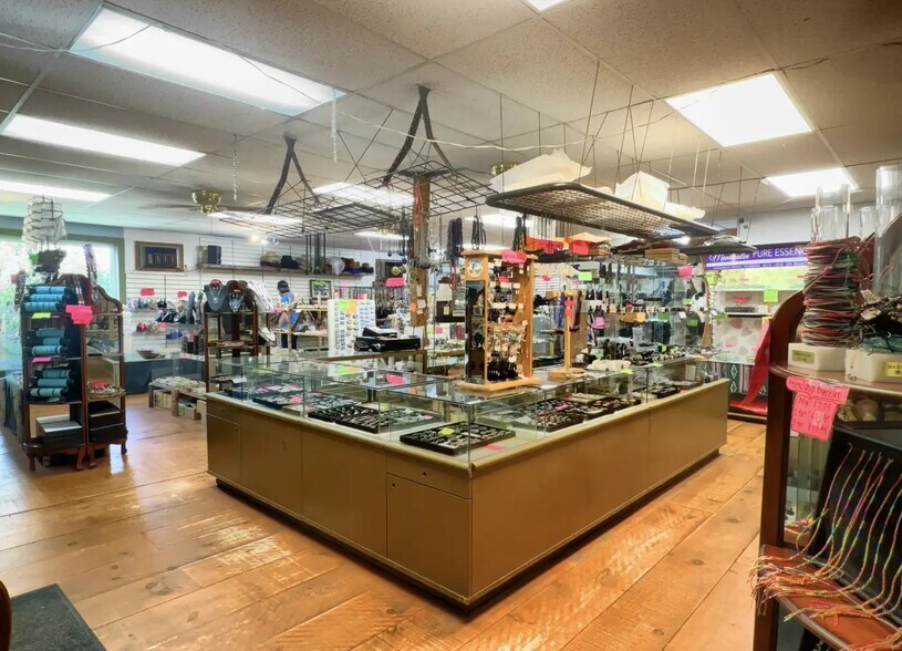 More Photos Of 6 Water st, Tehkummah Restaurant For Sale