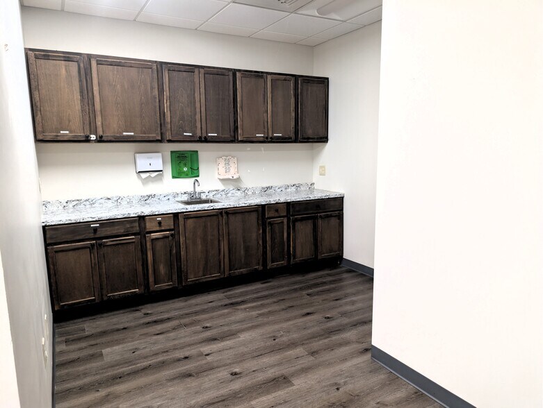 More Photos Of 2804 E Race Ave, Searcy Healthcare For Sale