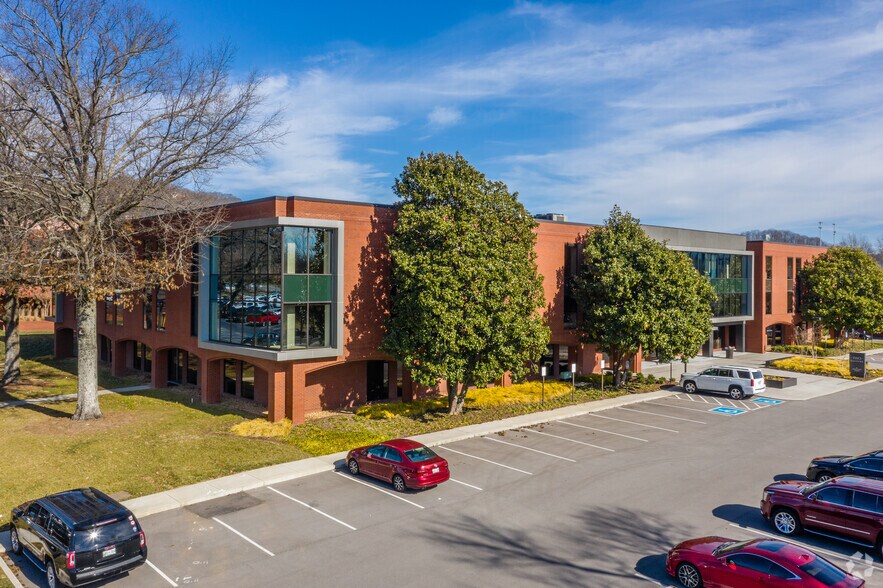 More Photos Of 2 Maryland Farms, Brentwood Office For Lease