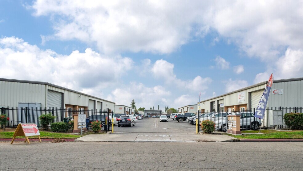 More Photos Of 2695 N Sunnyside Ave, Fresno Unknown For Lease