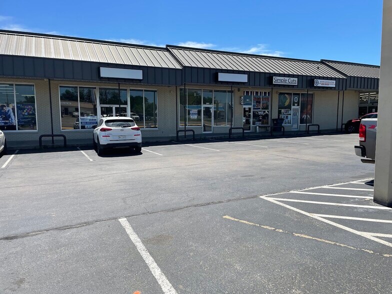 More Photos Of 602-608 SW Lee Blvd, Lawton General Retail For Lease