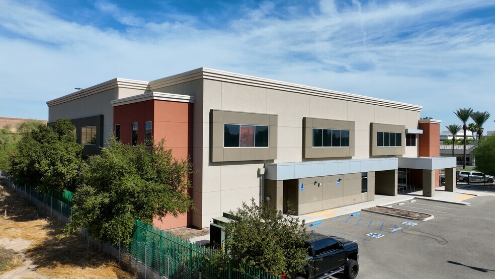 Primary Photo Of 5000 Commerce Dr, Bakersfield Medical For Sale