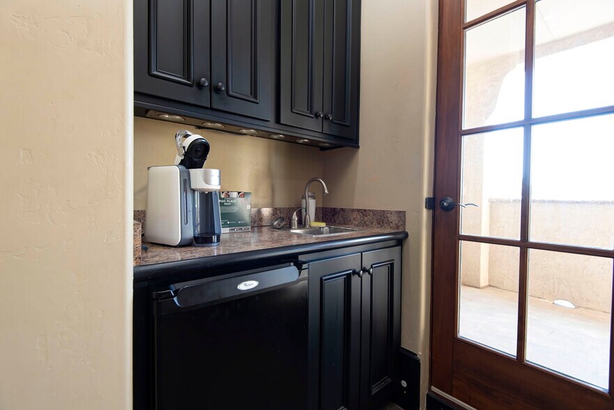 More Photos Of 1531 E Bradford Pky, Springfield Medical For Lease