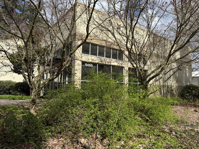 More Photos Of 6455 Lakeview Blvd, Lake Oswego Flex For Lease