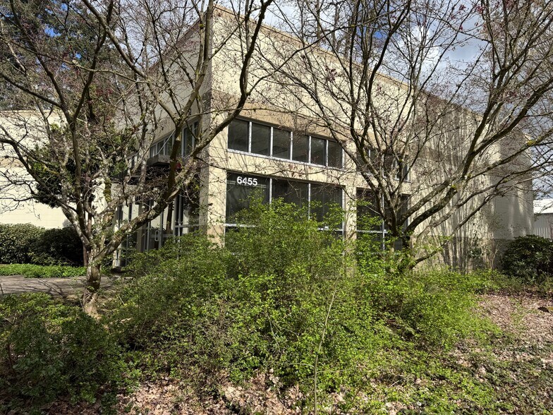 More Photos Of 6455 Lakeview Blvd, Lake Oswego Flex For Lease
