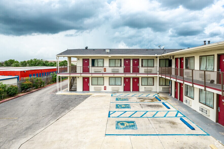 More Photos Of 9503 N Interstate 35, San Antonio Hotel For Sale