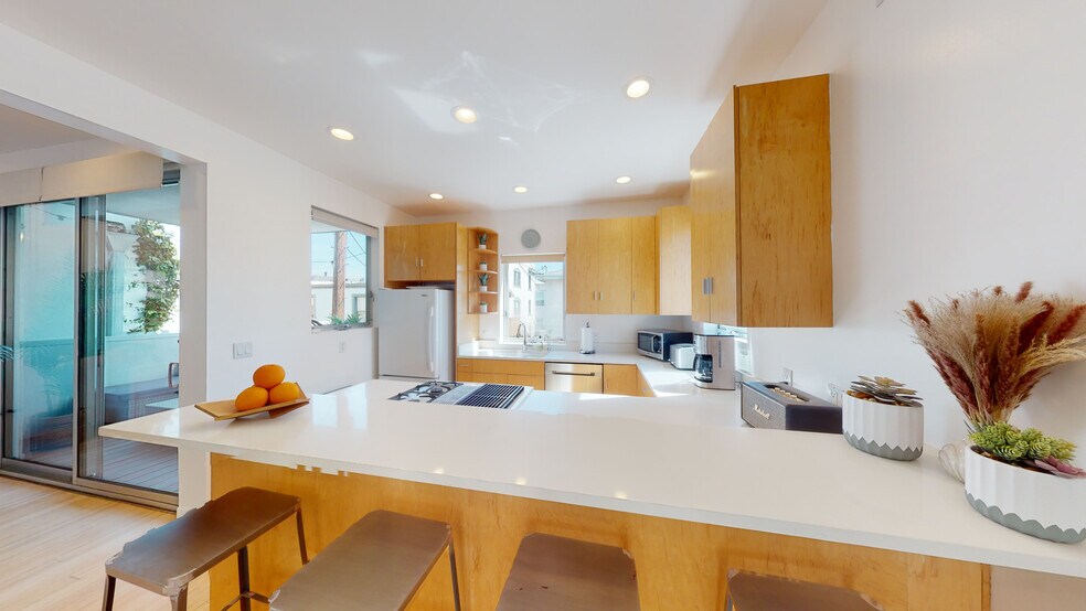 More Photos Of 1410 Pacific Ave, Venice Office For Sale