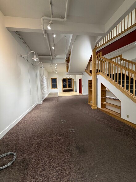 More Photos Of 189 Main St, Northampton Storefront Retail Office For Lease