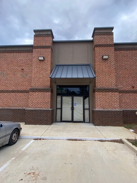More Photos Of 1228 W Main St, Tupelo Convenience Store For Lease
