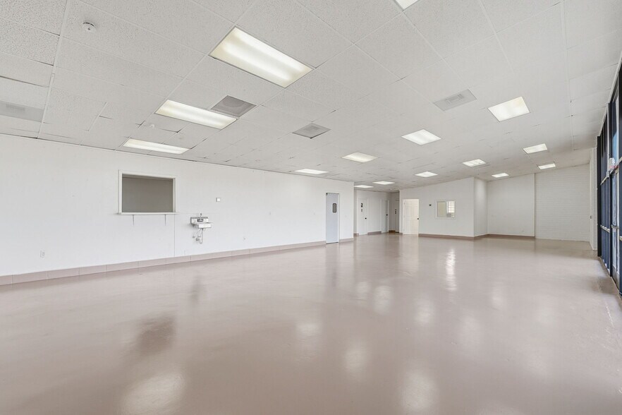 More Photos Of 6470 E 22nd St, Tucson Freestanding For Lease