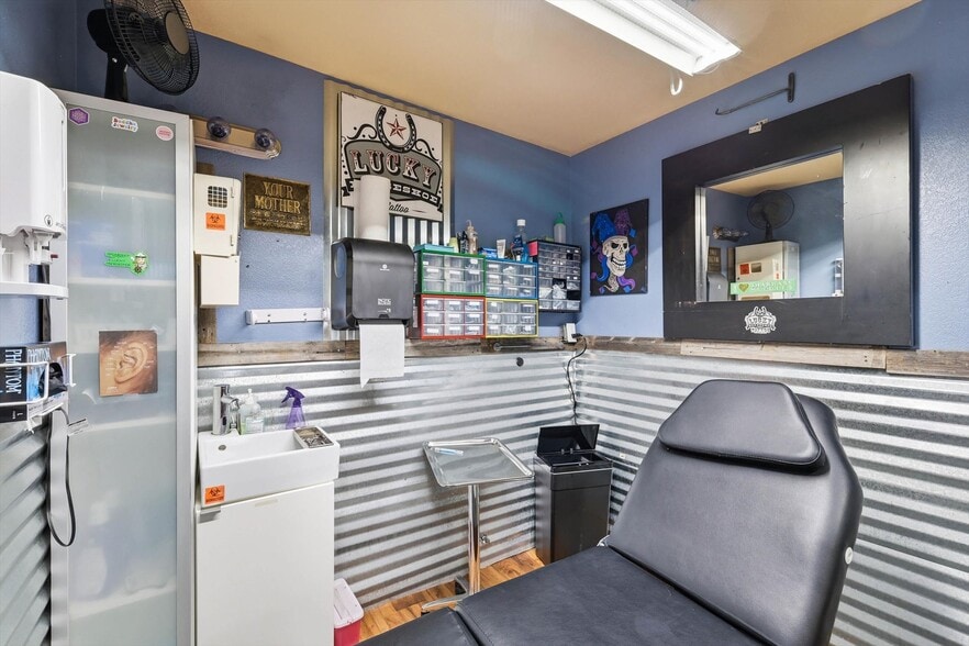 More Photos Of 1426 N Main St, Fort Worth Storefront Retail Office For Lease