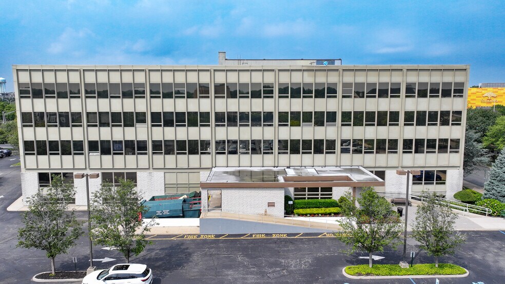 More Photos Of 900 Merchants Concourse, Westbury Office For Lease