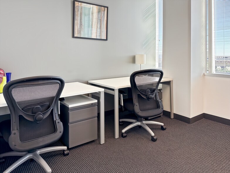 More Photos Of 20860 N Tatum Blvd, Phoenix Coworking Space