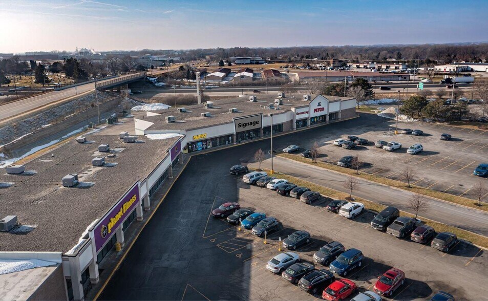 More Photos Of 1875 S Koeller St, Oshkosh Restaurant For Lease