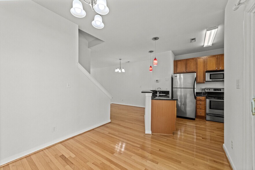 More Photos Of 2007 Baltic Ave, Virginia Beach Apartments For Sale