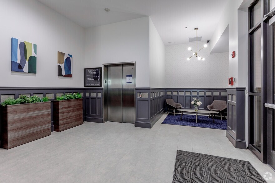 More Photos Of 11551 Ash St, Leawood Unknown For Lease