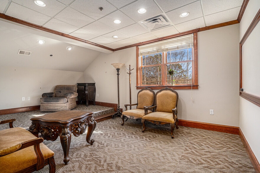 More Photos Of 145 Towne Lake Pky, Woodstock Office For Lease