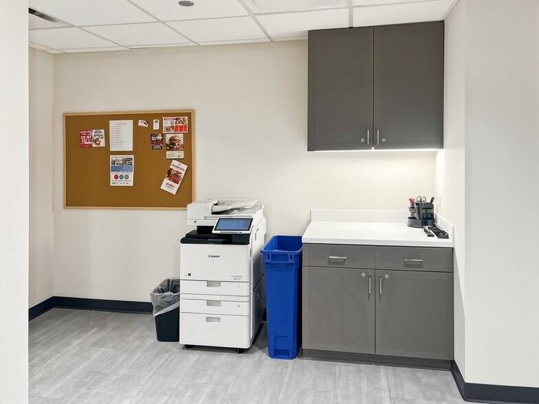 More Photos Of 17W240 22nd St, Oakbrook Terrace Coworking Space