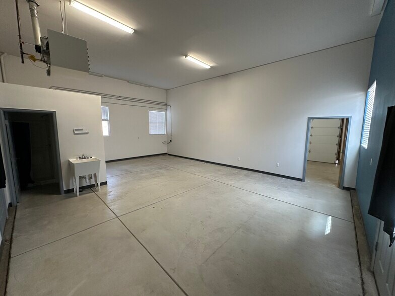 More Photos Of 17 S Cantril St, Castle Rock Lodge Meeting Hall For Sale