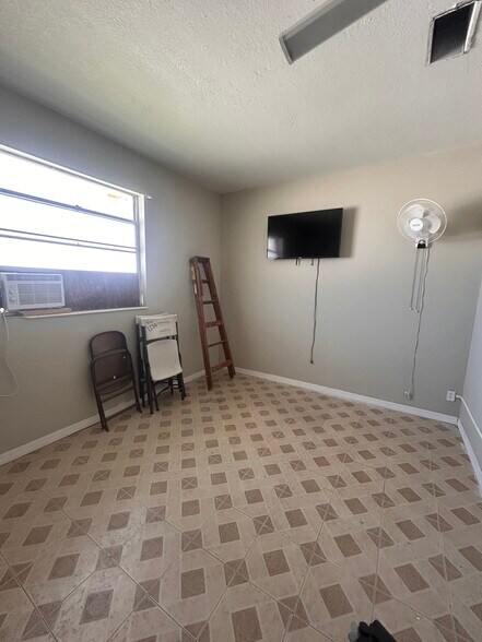 More Photos Of 11723 Marjory Ave, Tampa Specialty For Sale
